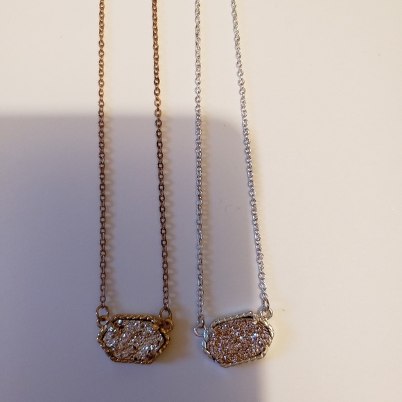 🌻 2 Necklaces - Picture 2 of 4